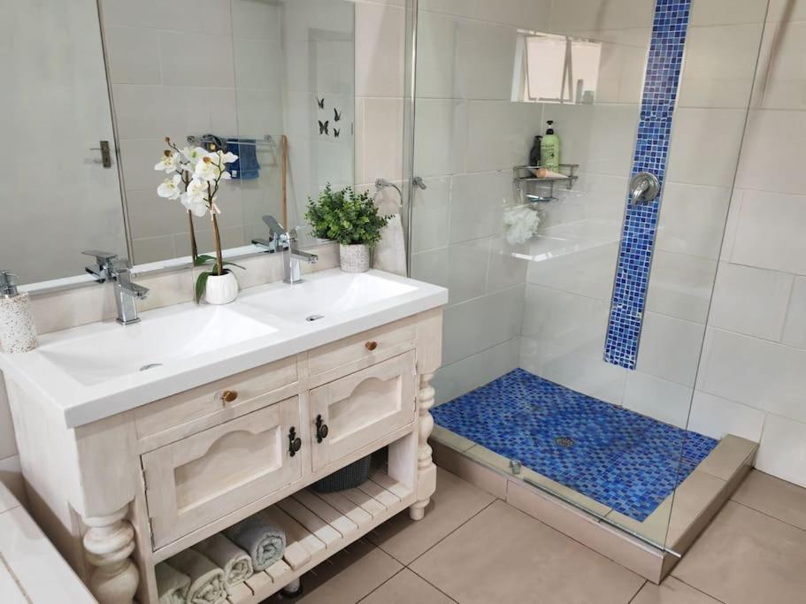 Entire 4 Bedroom House In Midrand, Johannesburg Randjesfontein Luaran gambar